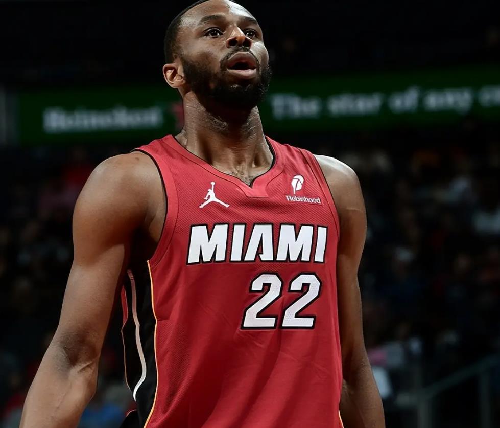 华体会娱乐官网 -赛后体能课后，夏洛特黄蜂队长鼓劲备战欧超杯，管理层满意，资深球员宣示担当(大巴黎核心缺席欧超杯)